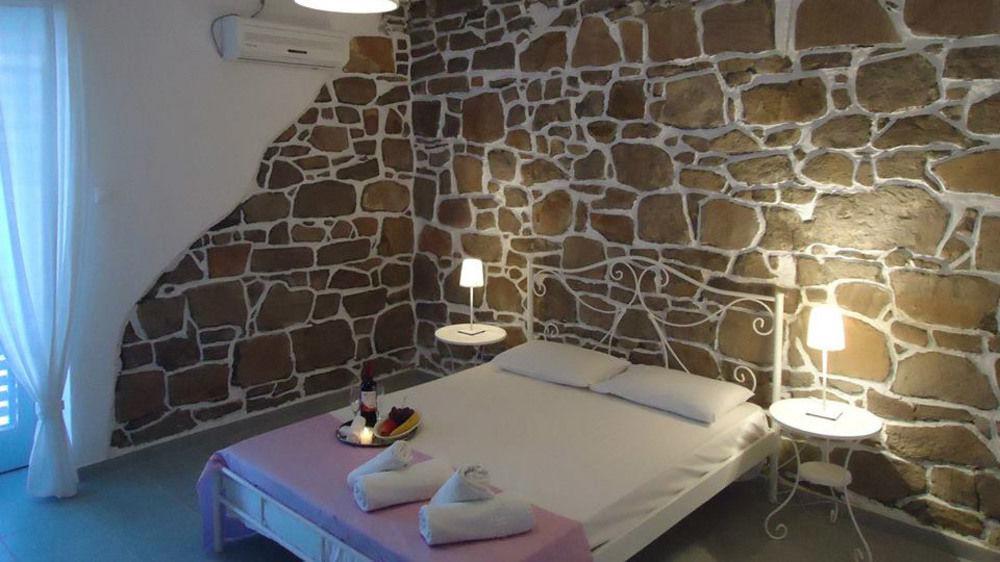 Hotel Adamas المظهر الخارجي الصورة